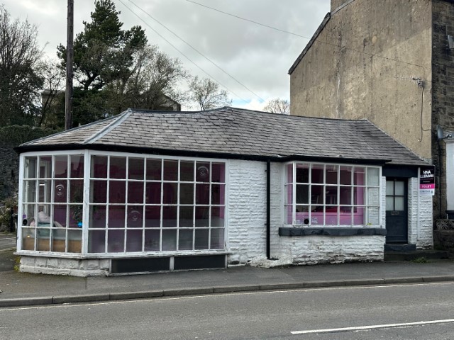 Former beauty salon to let in Buxton